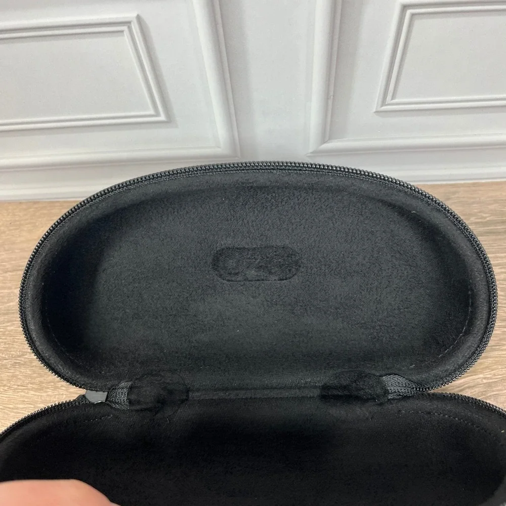 Under Armour Sunglasses Case Black Hard Shell Zippered With Cloth Sticker